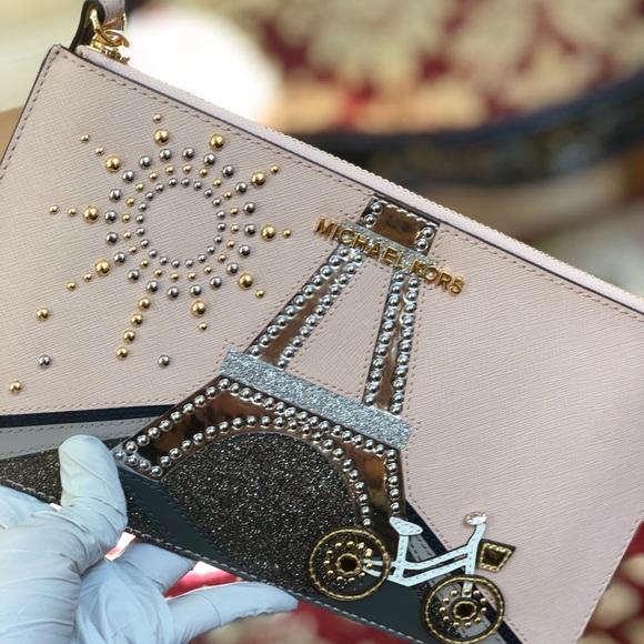 NWT Michael Kors limited edition Paris wristlet - Picture 7 of 8